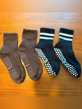 Elliosa grip socks for Pilates or yoga (2 pair)